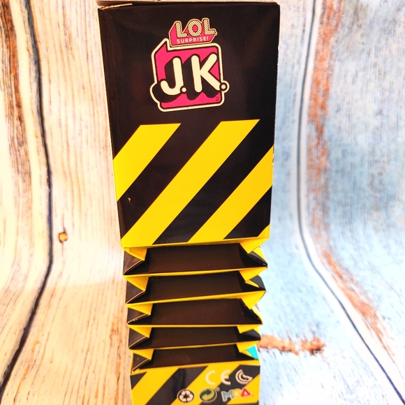 LOL surprise J.K 15 Surprises Queen Bee Series 1 - Picture 3 of 5